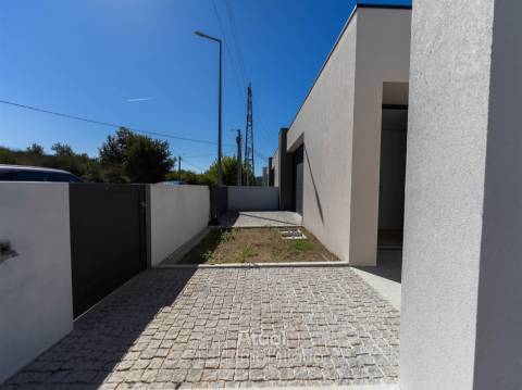 Moradia em Banda T3 Venda em Caldas de Vizela (São Miguel e São João),Vizela