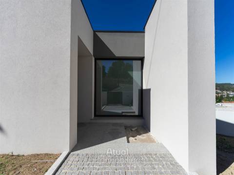 Moradia em Banda T3 Venda em Caldas de Vizela (São Miguel e São João),Vizela