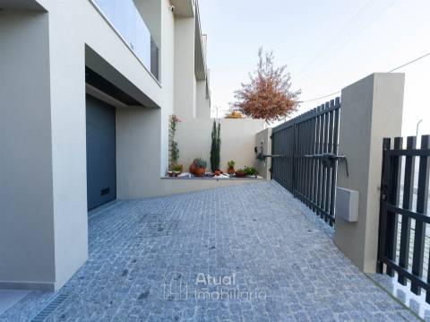 Moradia em Banda T3 Venda em Guardizela,Guimarães