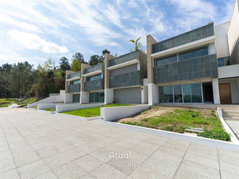 Moradia T3+1 Venda em Caldas de Vizela (São Miguel e São João),Vizela