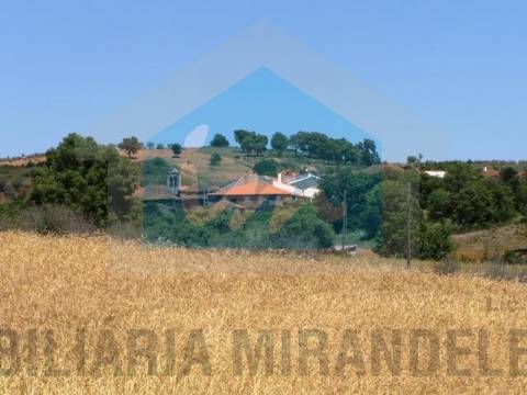 Moradia V3 para venda em Macedo de Cavaleiros