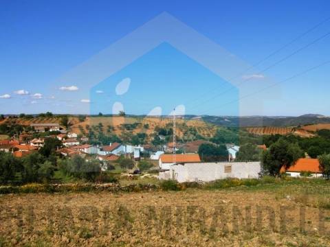 Moradia V3 para venda em Macedo de Cavaleiros