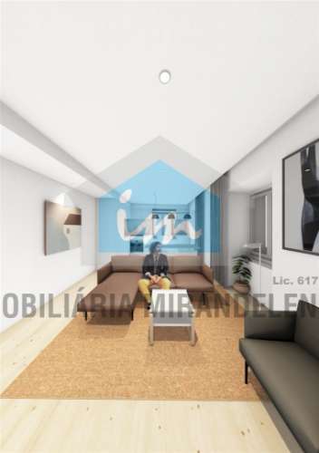 Edifício com projeto para 9 fogos (3 lojas comercias + 6 apartamentos), no centro de Mirandela