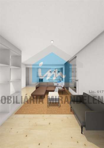 Edifício com projeto para 9 fogos (3 lojas comercias + 6 apartamentos), no centro de Mirandela