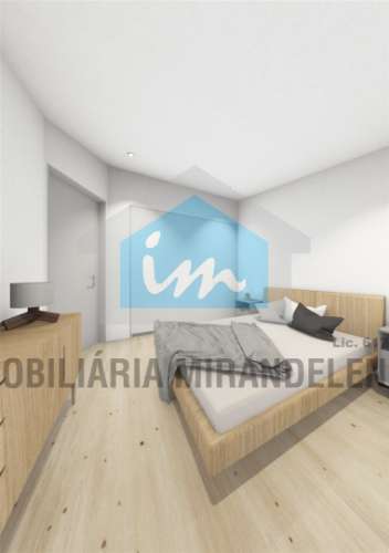 Edifício com projeto para 9 fogos (3 lojas comercias + 6 apartamentos), no centro de Mirandela