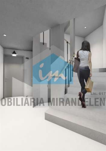 Edifício com projeto para 9 fogos (3 lojas comercias + 6 apartamentos), no centro de Mirandela