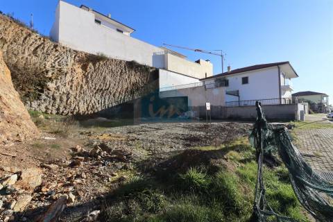Lote de Terreno Desaterrado Para Venda em Mirandela