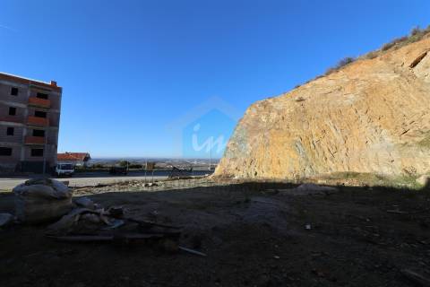 Lote de Terreno Desaterrado Para Venda em Mirandela