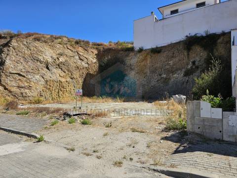 Lote de Terreno Desaterrado Para Venda em Mirandela