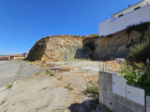 Lote de Terreno Desaterrado Para Venda em Mirandela