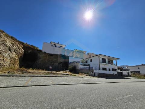 Lote de Terreno Desaterrado Para Venda em Mirandela