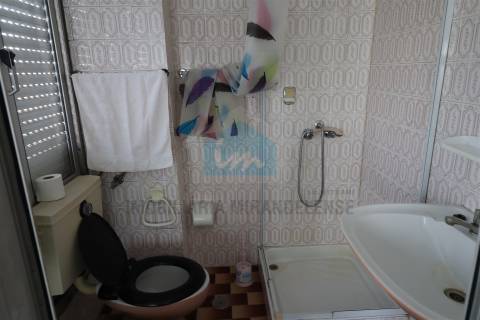 Moradia V4 para venda em Vila Flor com loja comercial no r/c