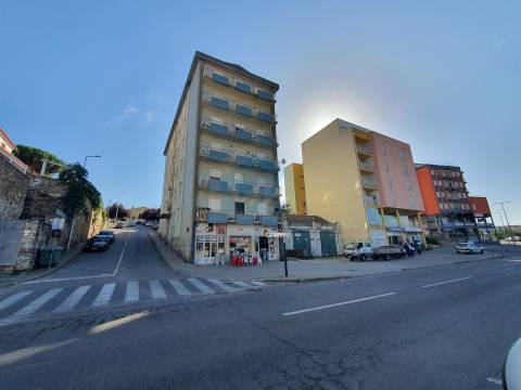 Quarto-suite para arrendar em Mirandela, num imóvel que foi totalmente remodelado.