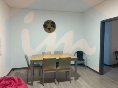 Quarto-suite para arrendar em Mirandela, num imóvel que foi totalmente remodelado.