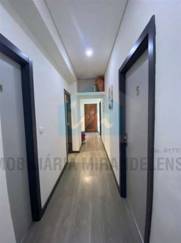 Quarto-suite para arrendar em Mirandela, num imóvel que foi totalmente remodelado.