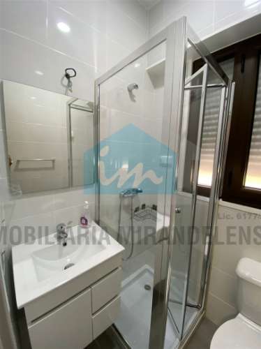 Quarto-suite para arrendar em Mirandela, num imóvel que foi totalmente remodelado.