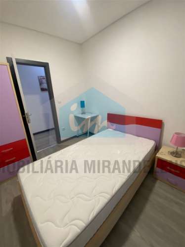 Quarto-suite para arrendar em Mirandela, num imóvel que foi totalmente remodelado.
