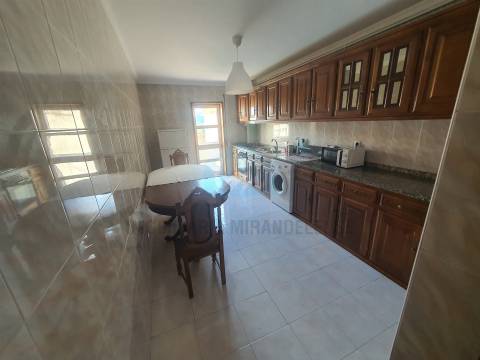 Quartos para arrendar a estudantes  próximo da EsACT-IPB de Mirandela com internet incluída.