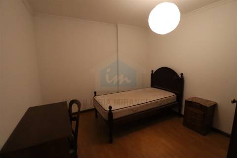 Quartos para arrendar a estudantes  próximo da EsACT-IPB de Mirandela com internet incluída.