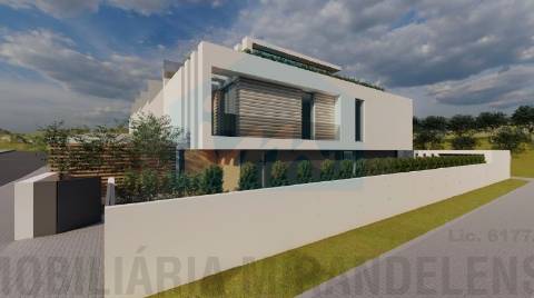 Lote de terreno em Vila Flor para construção de uma Moradia Geminada com projeto aprovado
