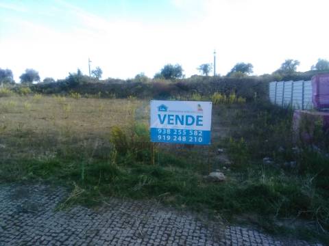 Lote de terreno em Vila Flor para construção de uma Moradia Geminada com projeto aprovado