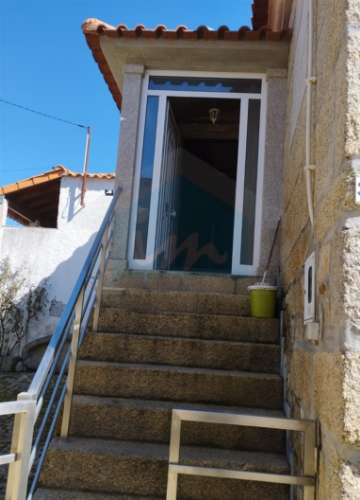 Moradia em granito para venda em Vale de Salgueiro - Mirandela