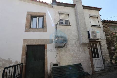 Moradia T3 Para Venda em Vila Flor