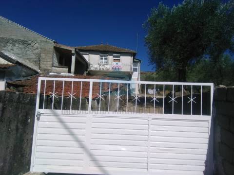 Moradia T3 Venda em Candoso e Carvalho de Egas,Vila Flor
