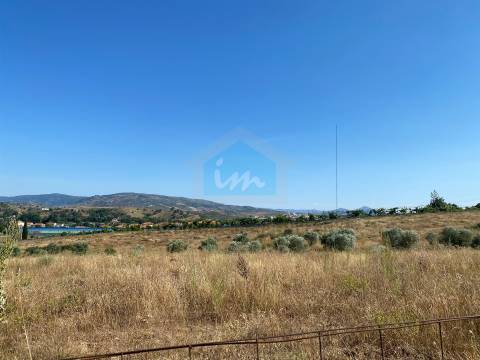 Terreno para venda com projeto de arquitetura aprovado em Carvalhais - Mirandela.