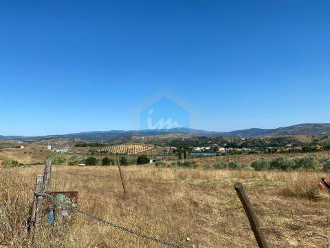 Terreno para venda com projeto de arquitetura aprovado em Carvalhais - Mirandela.
