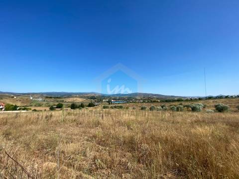 Terreno para venda com projeto de arquitetura aprovado em Carvalhais - Mirandela.