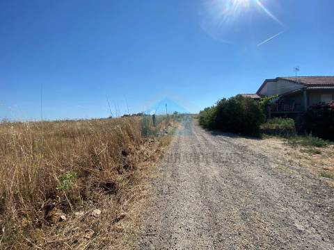 Terreno para venda com projeto de arquitetura aprovado em Carvalhais - Mirandela.