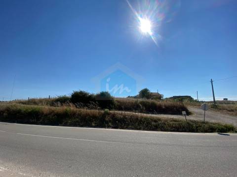 Terreno para venda com projeto de arquitetura aprovado em Carvalhais - Mirandela.