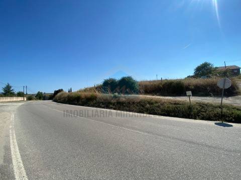 Terreno para venda com projeto de arquitetura aprovado em Carvalhais - Mirandela.