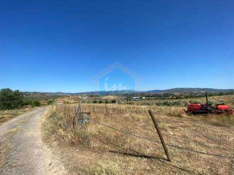 Terreno para venda com projeto de arquitetura aprovado em Carvalhais - Mirandela.