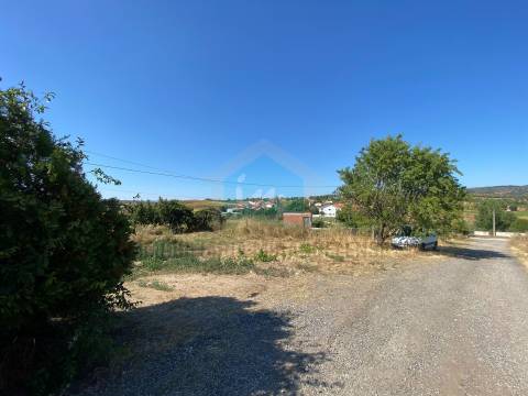 Terreno para venda com projeto de arquitetura aprovado em Carvalhais - Mirandela.