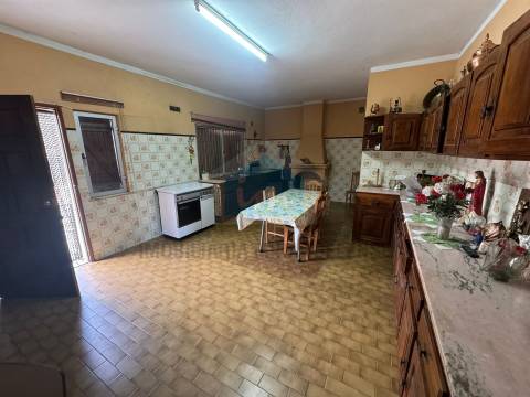 Majestosa Moradia T5 para Venda em Vale de Juncal, Mirandela