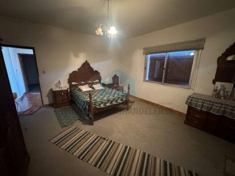 Majestosa Moradia T5 para Venda em Vale de Juncal, Mirandela