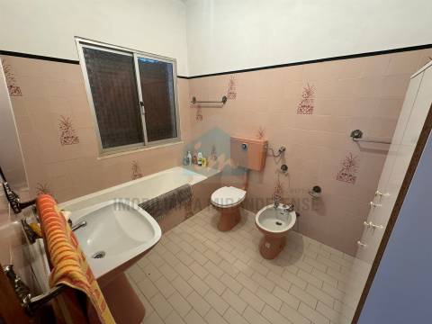 Majestosa Moradia T5 para Venda em Vale de Juncal, Mirandela