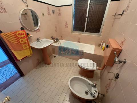 Majestosa Moradia T5 para Venda em Vale de Juncal, Mirandela