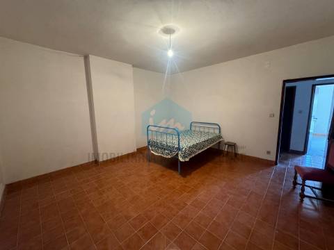 Majestosa Moradia T5 para Venda em Vale de Juncal, Mirandela