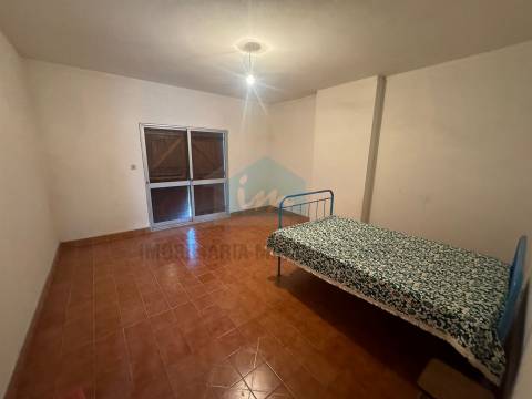 Majestosa Moradia T5 para Venda em Vale de Juncal, Mirandela