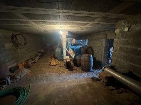 Majestosa Moradia T5 para Venda em Vale de Juncal, Mirandela