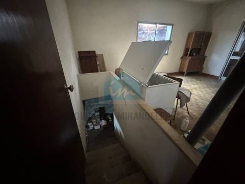 Majestosa Moradia T5 para Venda em Vale de Juncal, Mirandela