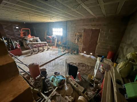 Majestosa Moradia T5 para Venda em Vale de Juncal, Mirandela