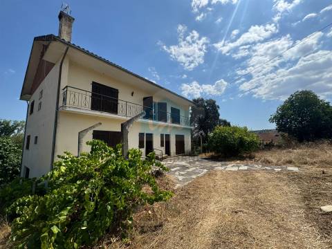 Majestosa Moradia T5 para Venda em Vale de Juncal, Mirandela