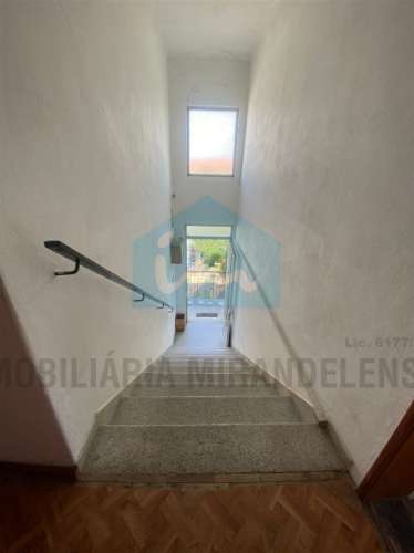 Moradia T6 para venda em Mirandela