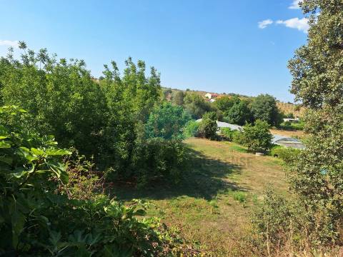 Terreno com 10.360m² para venda com viabilidade de construção de uma moradia