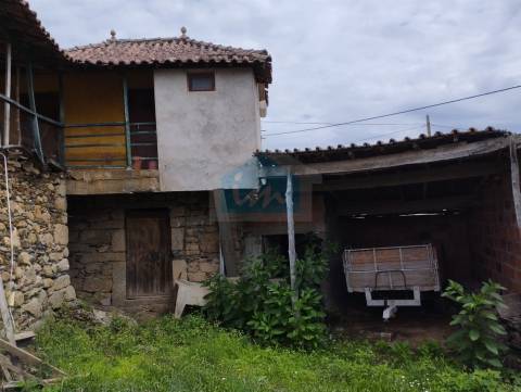 Edifício em Ruínas para Venda em Torre de D. Chama!