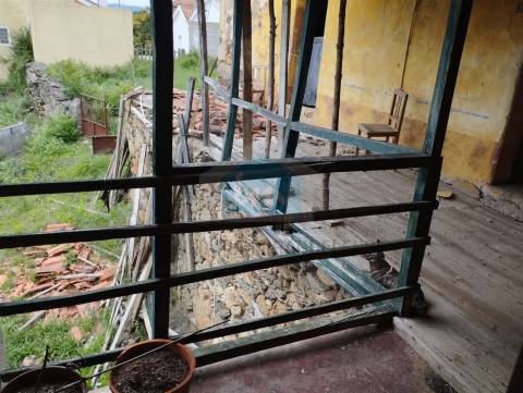 Edifício em Ruínas para Venda em Torre de D. Chama!